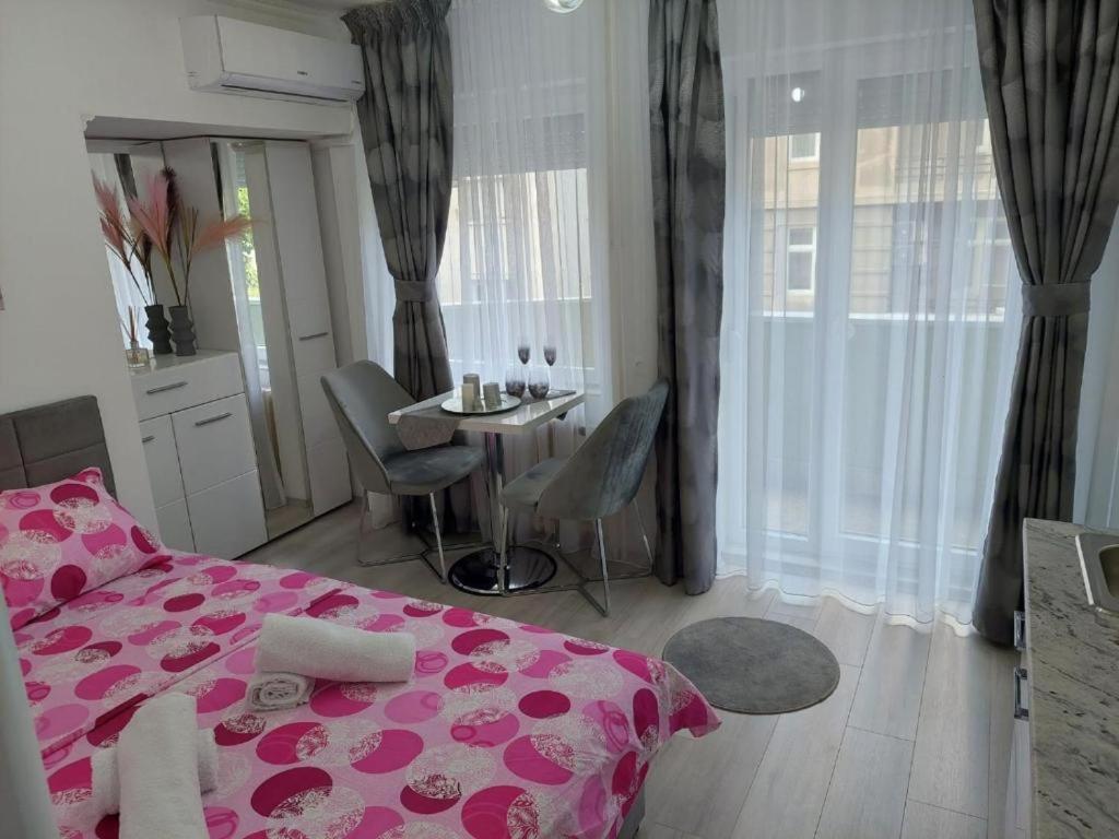 City Lux Square Apartment Skopje Exterior foto